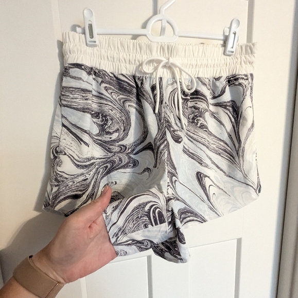 Athleta All Activity 3.5" Shorts - Marble - sz S - Picture 2 of 7